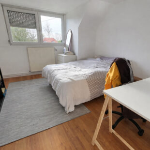 Pavillon individuel ,semi plain pied,5 chambres ,sous sol complet