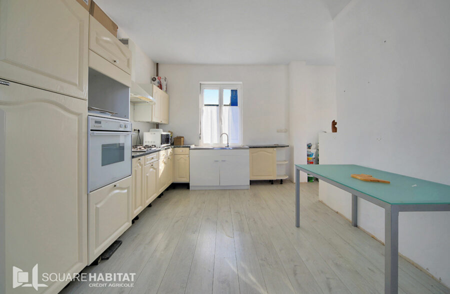 Immeuble de rapport de 253m² à Clary – Commerce & Habitation !