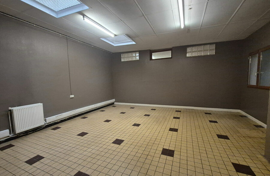 Immeuble de rapport 278m2  local commercial + t3  Douai