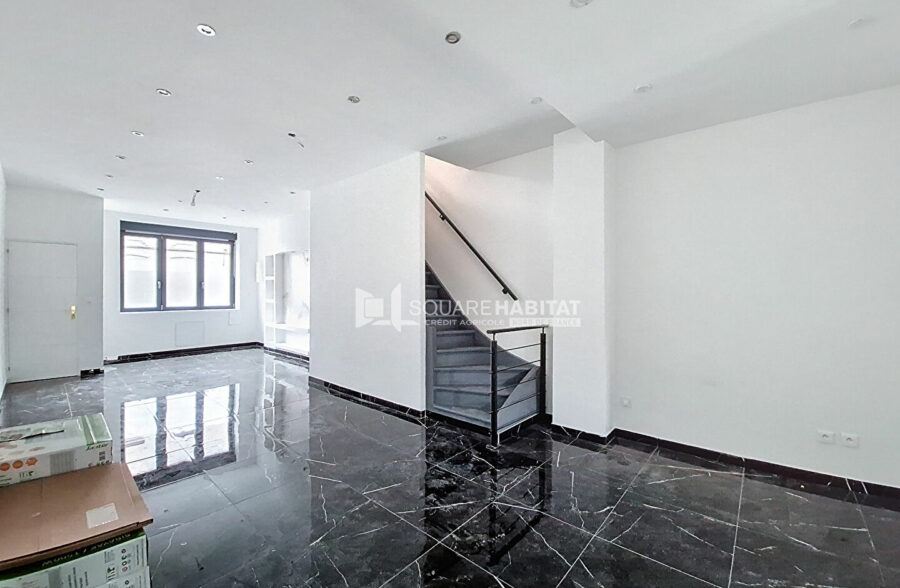 LE FLOCON – MAISON COMPLETEMENT RENOVEE AVEC JARDIN DE VILLE <small>&nbsp;Sous compromis&nbsp;</small>