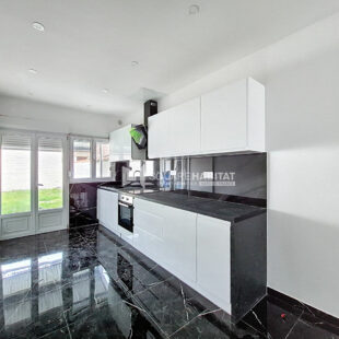 LE FLOCON – MAISON COMPLETEMENT RENOVEE AVEC JARDIN DE VILLE <small>&nbsp;Sous compromis&nbsp;</small>