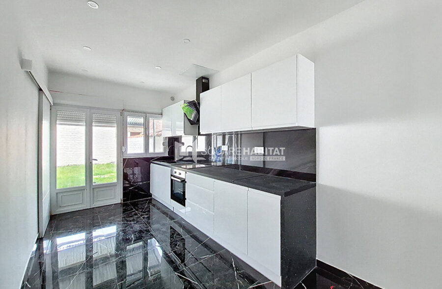 LE FLOCON – MAISON COMPLETEMENT RENOVEE AVEC JARDIN DE VILLE <small>&nbsp;Sous compromis&nbsp;</small>