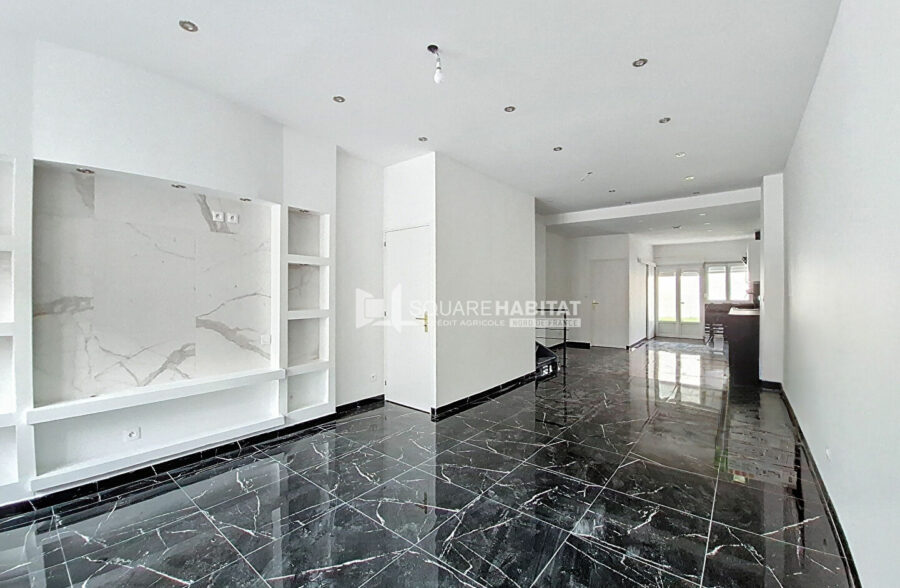 LE FLOCON – MAISON COMPLETEMENT RENOVEE AVEC JARDIN DE VILLE <small>&nbsp;Sous compromis&nbsp;</small>