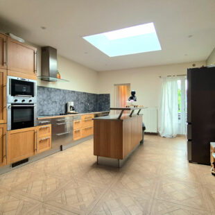 MAISON FAMILIALE 133 m² 4 CHAMBRES ET JARDIN