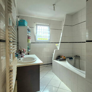 MAISON FAMILIALE 133 m² 4 CHAMBRES ET JARDIN