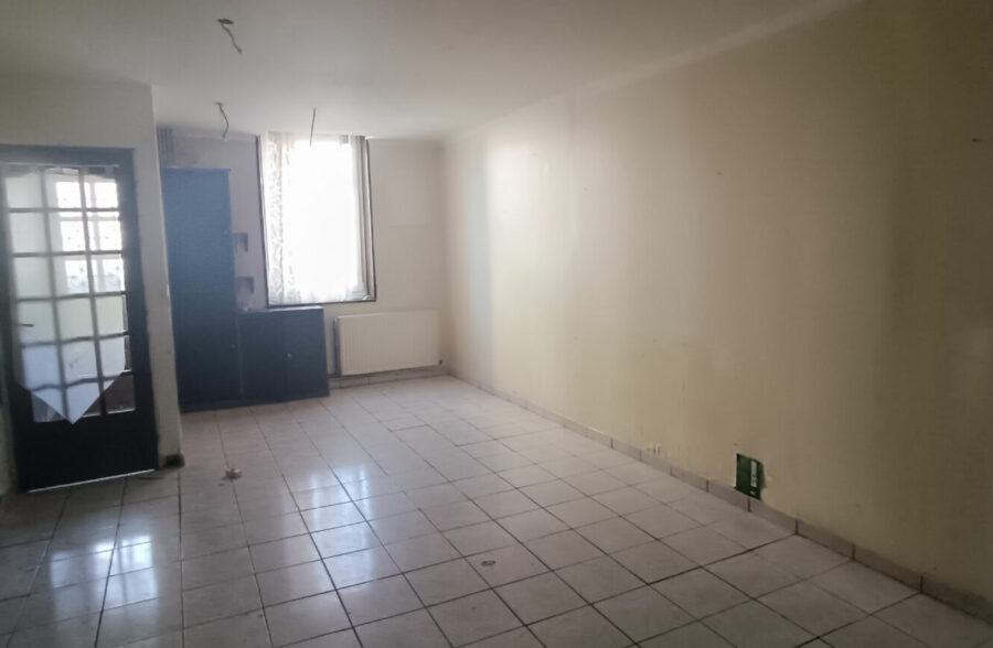 Située à la limite de Croix et de Wasquehal, Maison de type 1930.