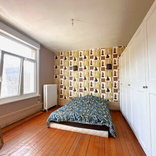 Maison semi individuelle de 144m², jardin de plus de 800m², deux garages.