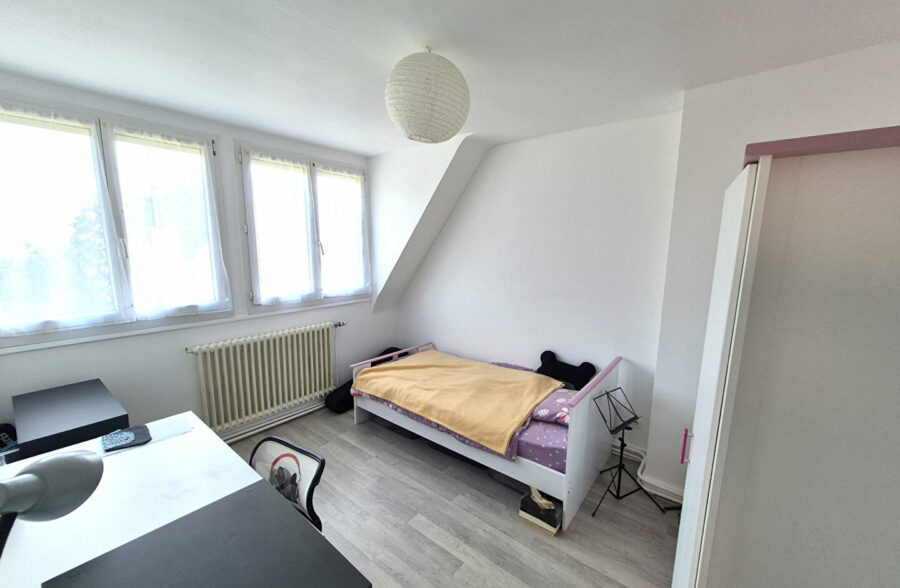 Nouveauté Square Habitat : maison semi individuelle idéale dans le secteur prisé de Croix Barbieux !