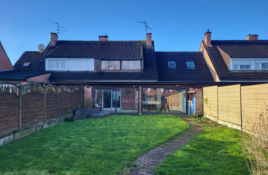 Maison Provin 4 pièce(s) , jardin, garage.