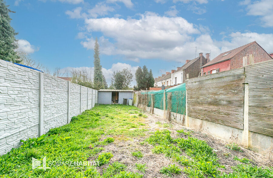 Maison de ville entièrement rénovée  3/4 chambres +  bureau – Jardin – DPE C