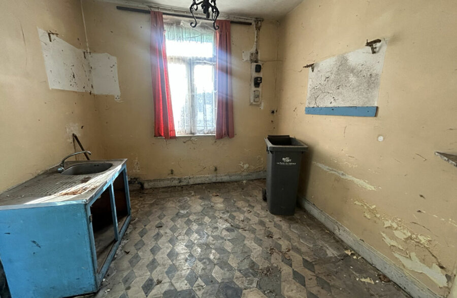 MAISON SEMI-INDIVIDUELLE A RENOVER