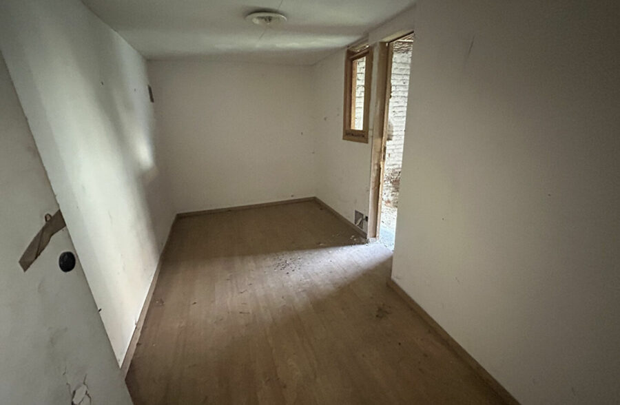 MAISON SEMI-INDIVIDUELLE A RENOVER