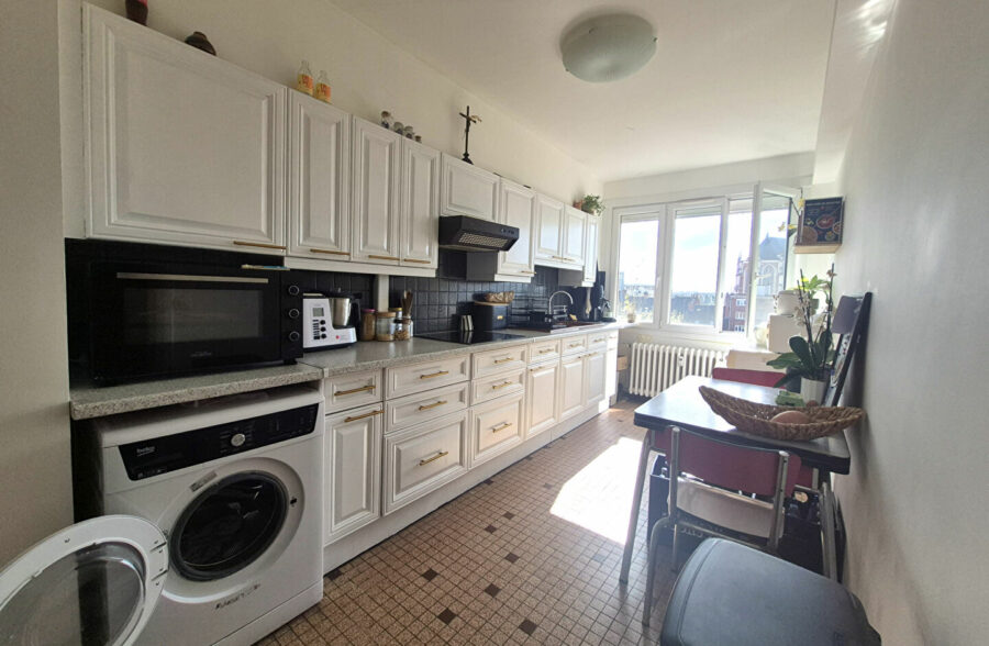 APPARTEMENT 105 m² 3 CHAMBRES ET GARAGE EN HYPER CENTRE