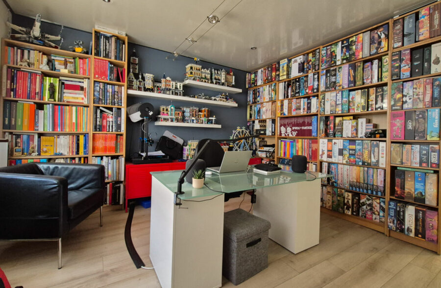 élégant  semi plain-pied semi-individuel,  situé dans un secteur calme, avec jardin et garage.