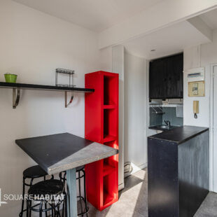 EXCLUSIVITE : PLACE DU MARCHE DE WAZEMMES : Studio de 14.30m²  en arrière de copropriété