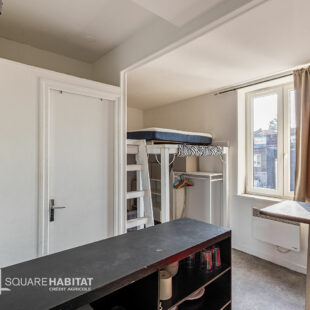 EXCLUSIVITE : PLACE DU MARCHE DE WAZEMMES : Studio de 14.30m²  en arrière de copropriété