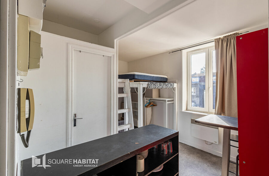 EXCLUSIVITE : PLACE DU MARCHE DE WAZEMMES : Studio de 14.30m²  en arrière de copropriété