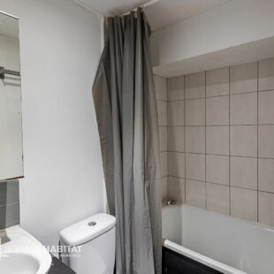 EXCLUSIVITE : PLACE DU MARCHE DE WAZEMMES : Studio de 14.30m²  en arrière de copropriété