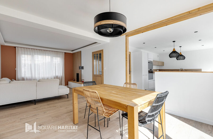 Maison des années 70-  4 chs jardin + garage proche tramway &nbsp;Sous compromis&nbsp;