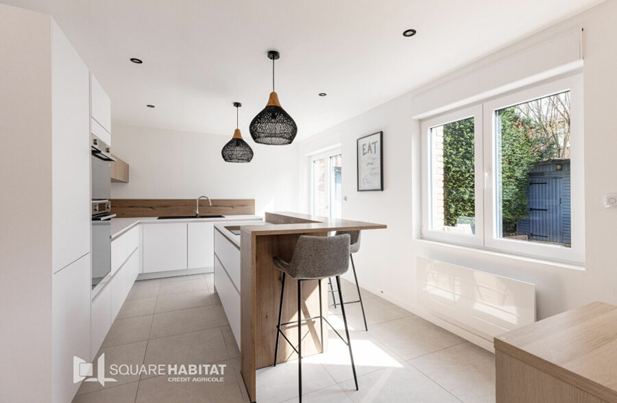 Maison des années 70-  4 chs jardin + garage proche tramway &nbsp;Sous compromis&nbsp;