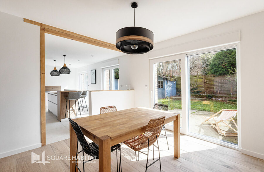 Maison des années 70-  4 chs jardin + garage proche tramway &nbsp;Sous compromis&nbsp;