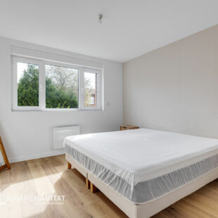 Maison des années 70-  4 chs jardin + garage proche tramway &nbsp;Sous compromis&nbsp;