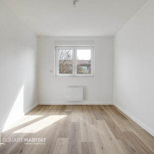 Maison des années 70-  4 chs jardin + garage proche tramway &nbsp;Sous compromis&nbsp;