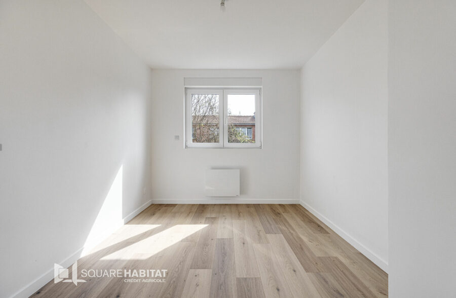 Maison des années 70-  4 chs jardin + garage proche tramway &nbsp;Sous compromis&nbsp;