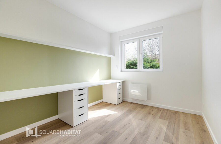 Maison des années 70-  4 chs jardin + garage proche tramway &nbsp;Sous compromis&nbsp;