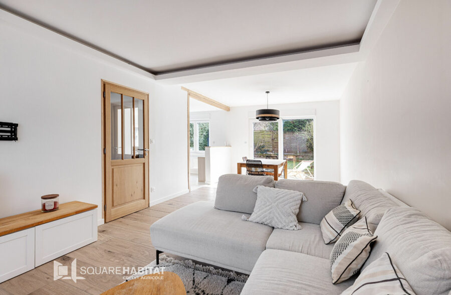 Maison des années 70-  4 chs jardin + garage proche tramway &nbsp;Sous compromis&nbsp;