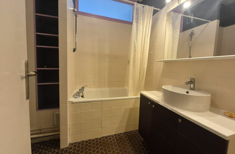 Appartement Marcq En Baroeul 2 pièce(s) 44,40 m2 parking couvert et cave secteur croisé laroche