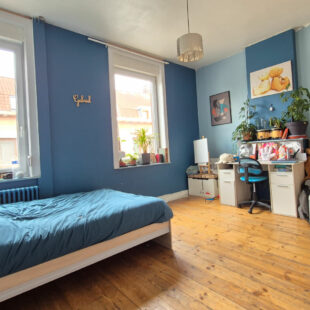 Maison, alliant le cachet de l’ancien et le confort du moderne, 4 chambres spacieuses ainsi qu’un jardin.