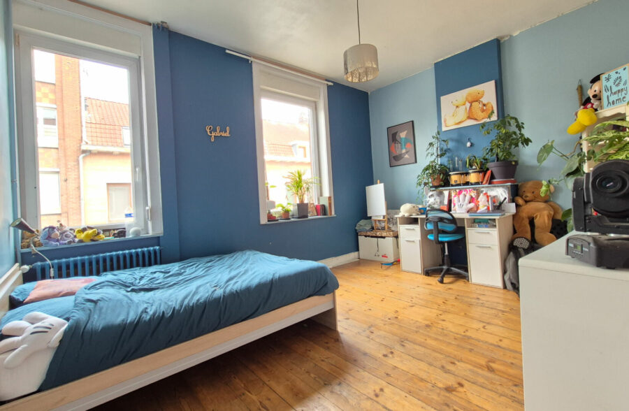 Maison, alliant le cachet de l’ancien et le confort du moderne, 4 chambres spacieuses ainsi qu’un jardin.