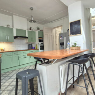 Maison 144m² , alliant le cachet de l’ancien et le confort du moderne, 4 chambres spacieuses ainsi qu’un jardin.