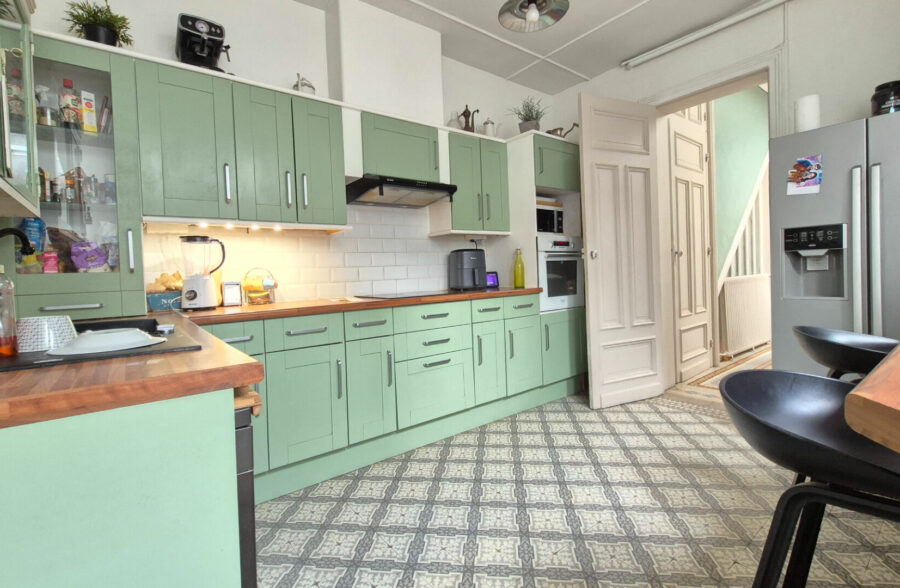 Maison 144m² , alliant le cachet de l’ancien et le confort du moderne, 4 chambres spacieuses ainsi qu’un jardin.