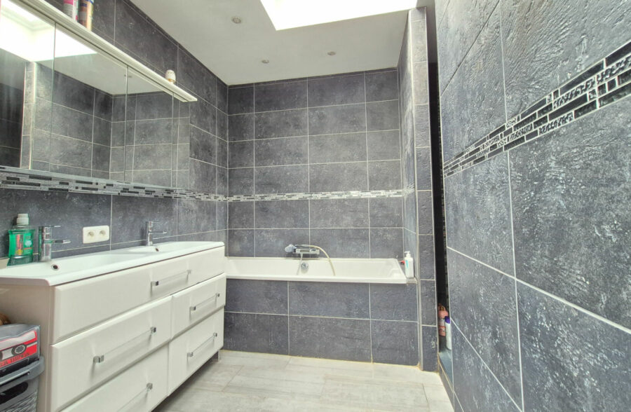 Maison 144m² , alliant le cachet de l’ancien et le confort du moderne, 4 chambres spacieuses ainsi qu’un jardin.