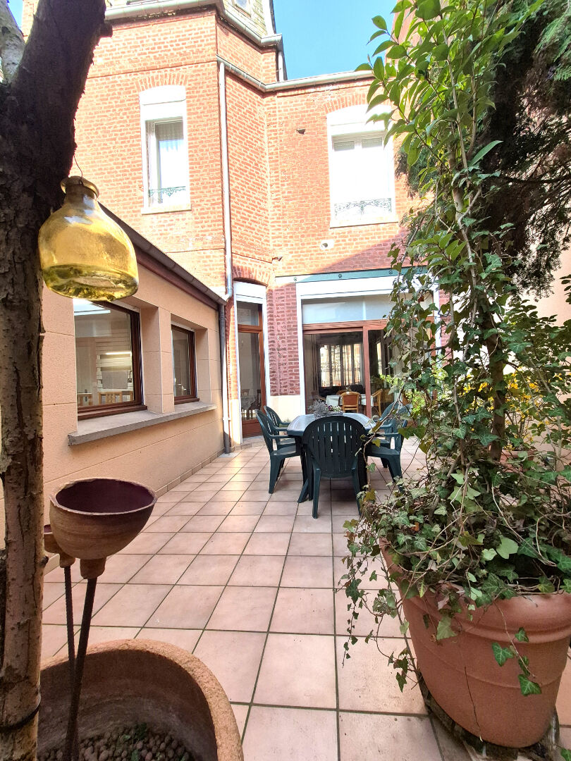 Maison bourgeoise Cambrai 10 pièce(s) 223 m2