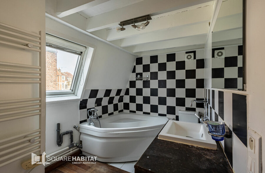 EXCLUSIVITÉ WAZEMMES – SAINT-MICHEL : CHARMANT T2 BIS EN TRIPLEX AVEC TERRASSE PRIVATIVE