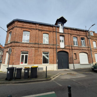 Charmant studio sous les toits – Dernier étage – 23 m² au sol – Idéal investisseur !