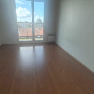 Appartement  2 pièce(s) 41 m2, terrasse et place de parking.