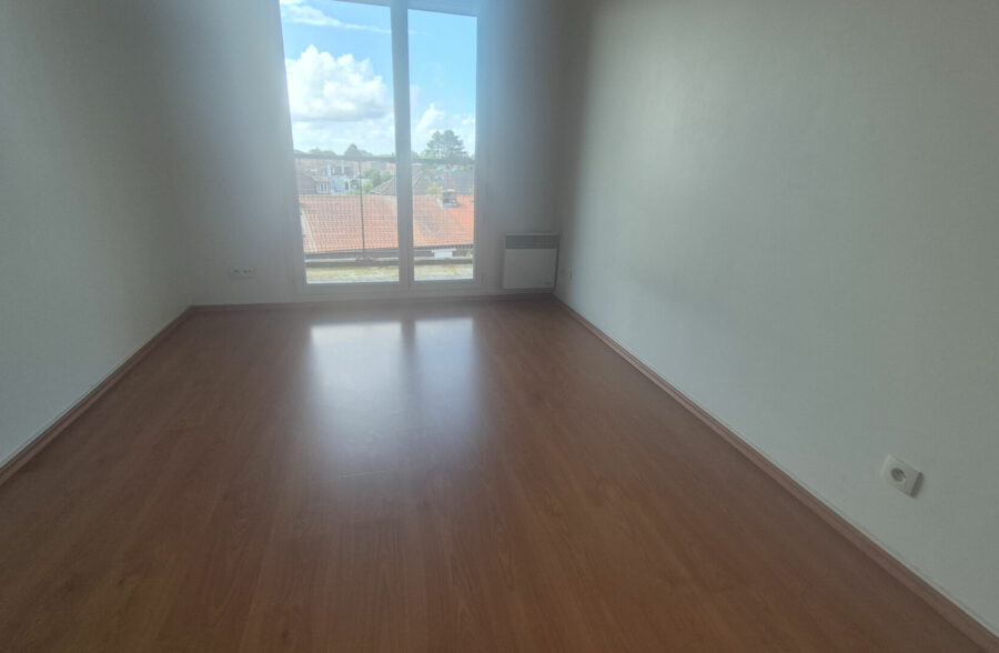 Appartement  2 pièce(s) 41 m2, terrasse et place de parking.