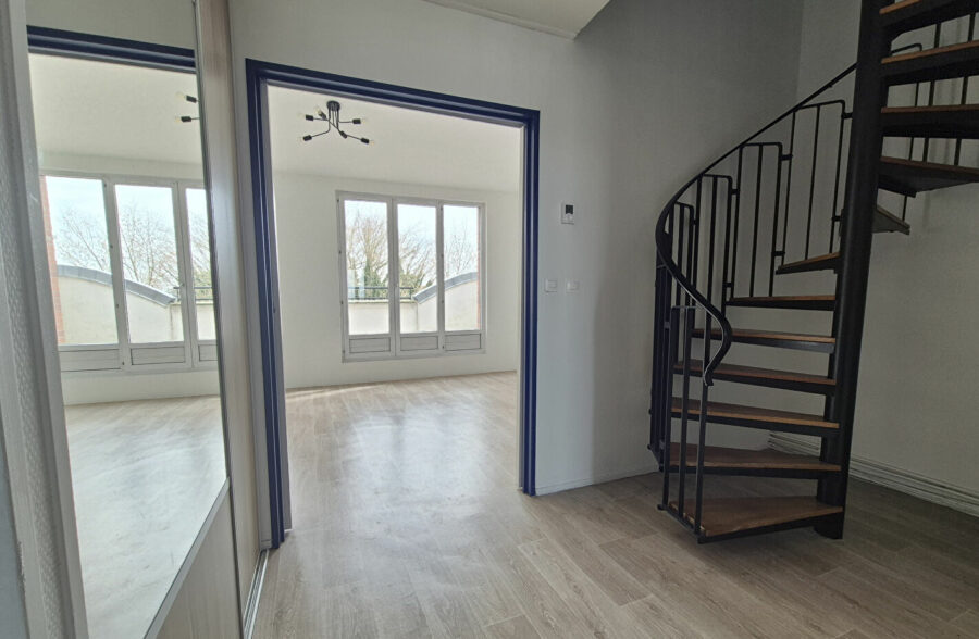 Appartement duplex T4 82 m² Dernier étage  Balcon & garage