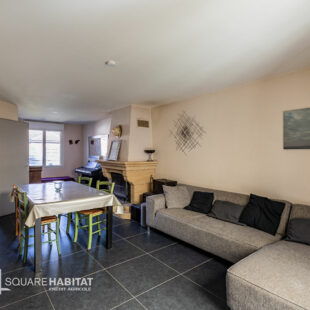 Jolie Maison semi-individuelle, 3 chambres, jardin, garage.