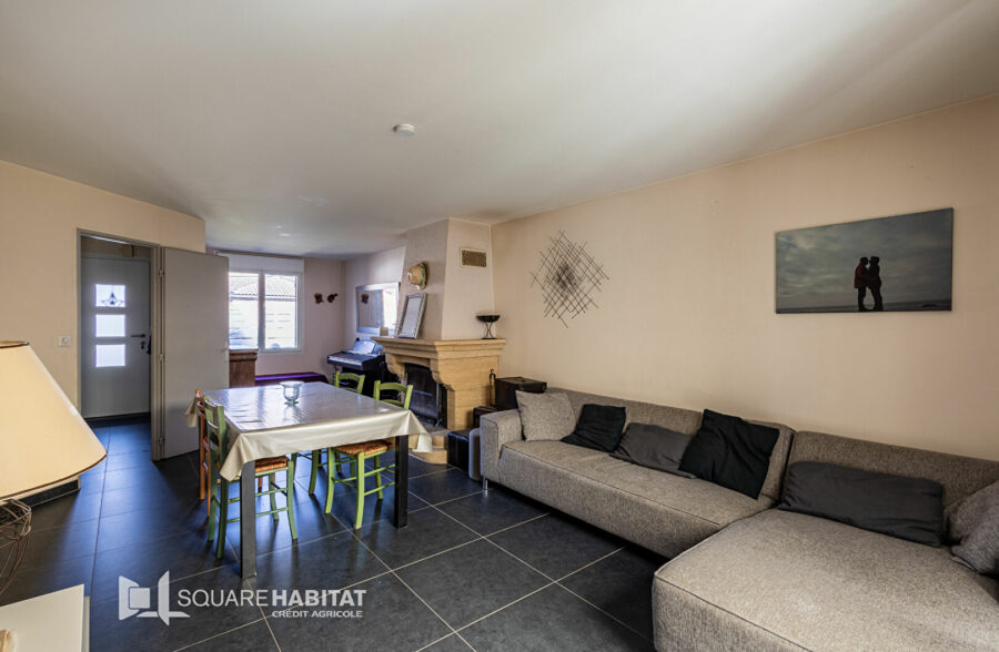 Jolie Maison semi-individuelle, 3 chambres, jardin, garage.