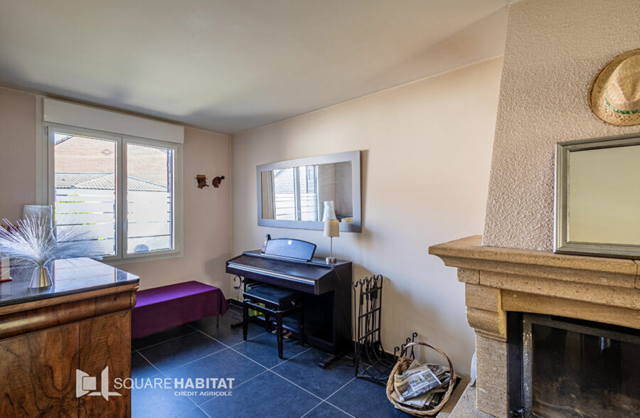 Jolie Maison semi-individuelle, 3 chambres, jardin, garage.