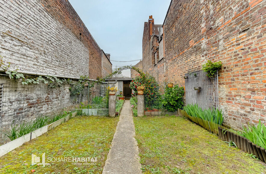 A VENDRE !!! Maison 150 m² ! 6 pièces ! 4 chambres ! Jardin ! Double garage Prix : 189 900 € HAI!!