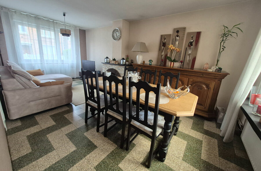 Maison semi–individuelle avec garage et jardin – Valenciennes, secteur de la Plaine