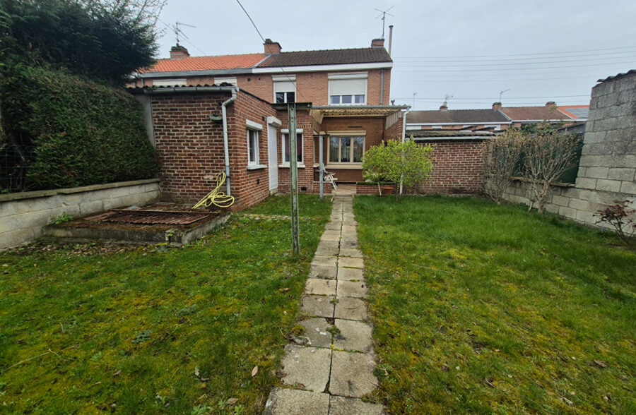 Maison semi–individuelle avec garage et jardin – Valenciennes, secteur de la Plaine