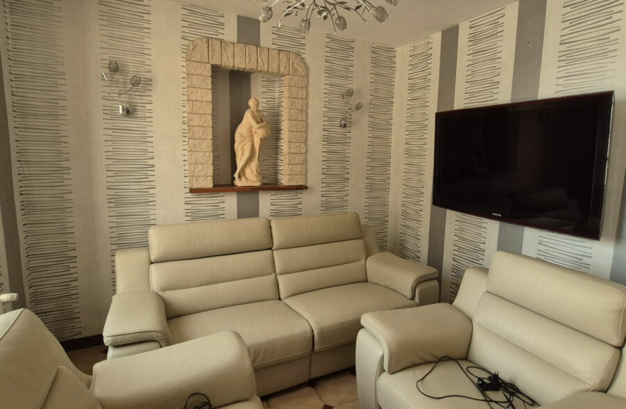 Ensemble immobilier Quievrechain env 200 m2