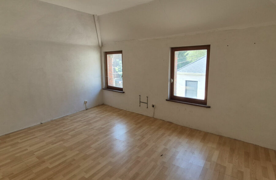 Ensemble immobilier Quievrechain env 200 m2